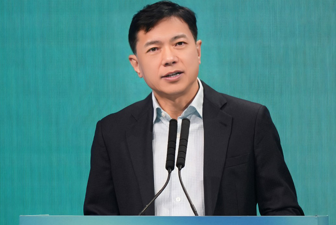 李彦宏谈AI原生时代：两个冷思考和三个热驱动