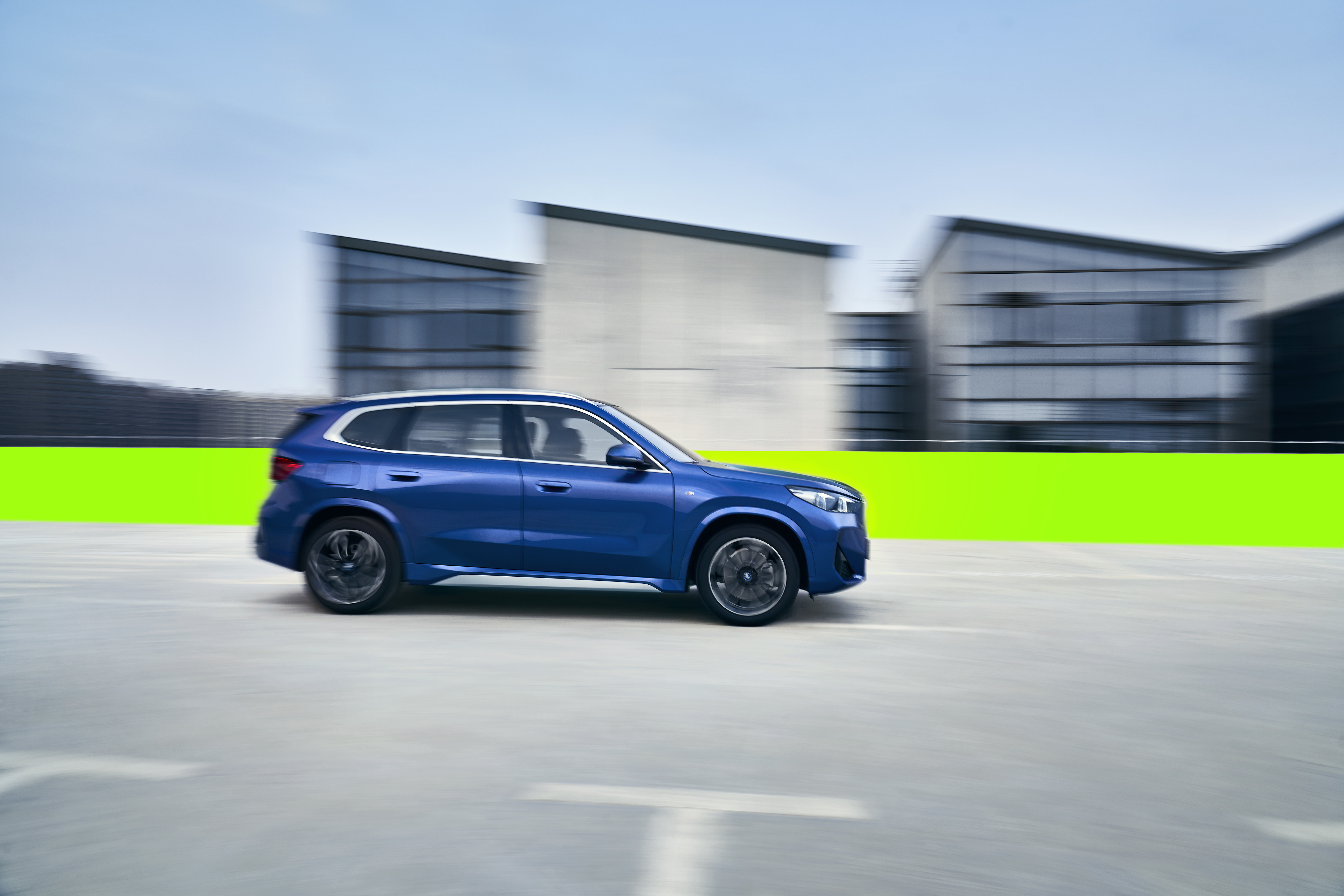 02.创新纯电动BMW iX1.jpg